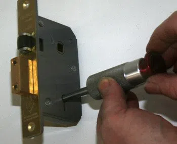 Medfield Lock And Locksmith Medfield, MA 508-980-7059 - 1a-Changing-Locks